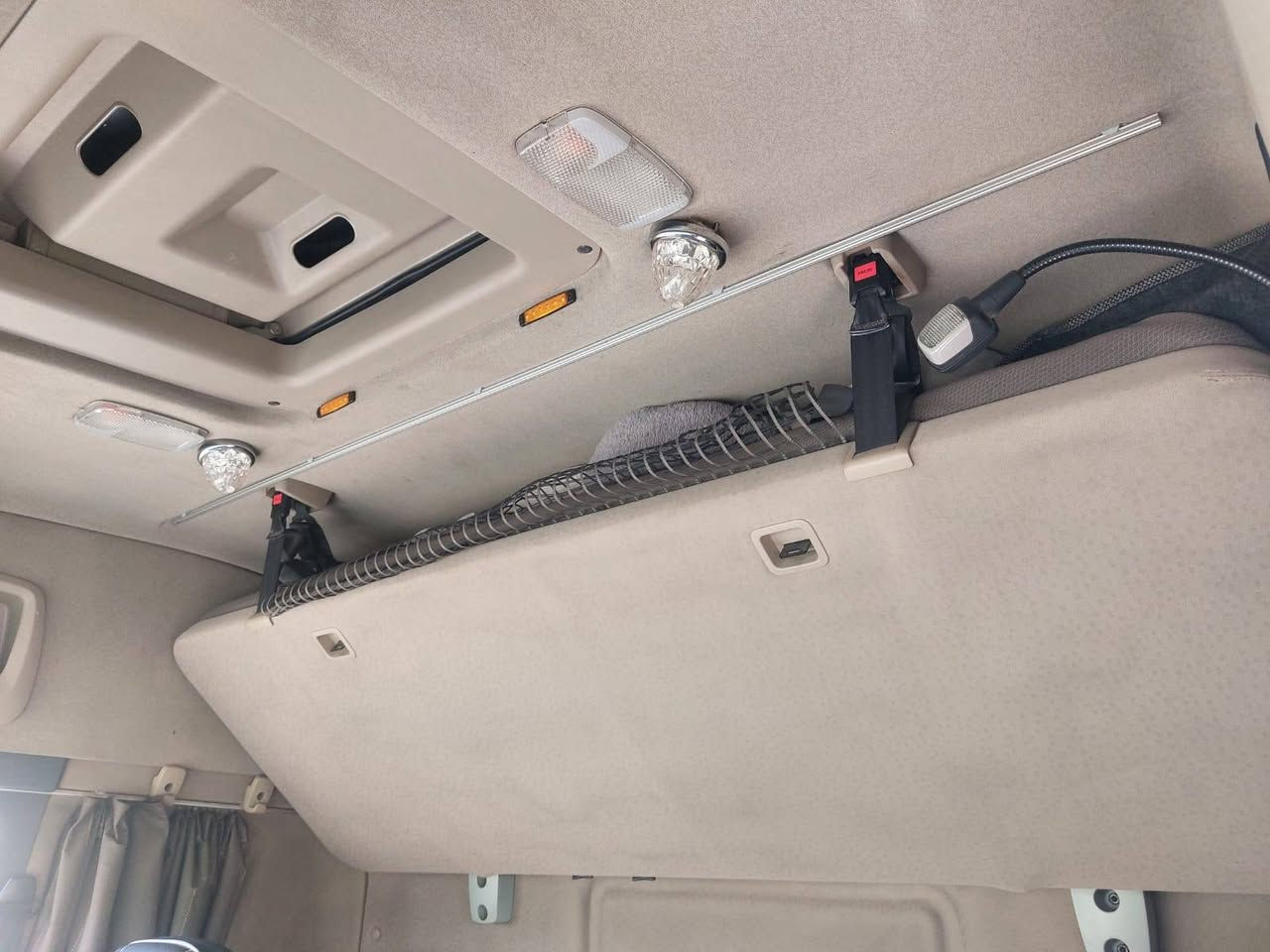 السلام عليكم سكانيا موديل 2011 محرك 500ثمانيه 
كير 3في3 ال1000كفاله عامه تخم تاير تخم ويل كروم رقم اربيل رتايدر 5طكات تبريد ثلاجه قماره وسط دبل مناميه بسنويه صهريج للاستفسار ***********
