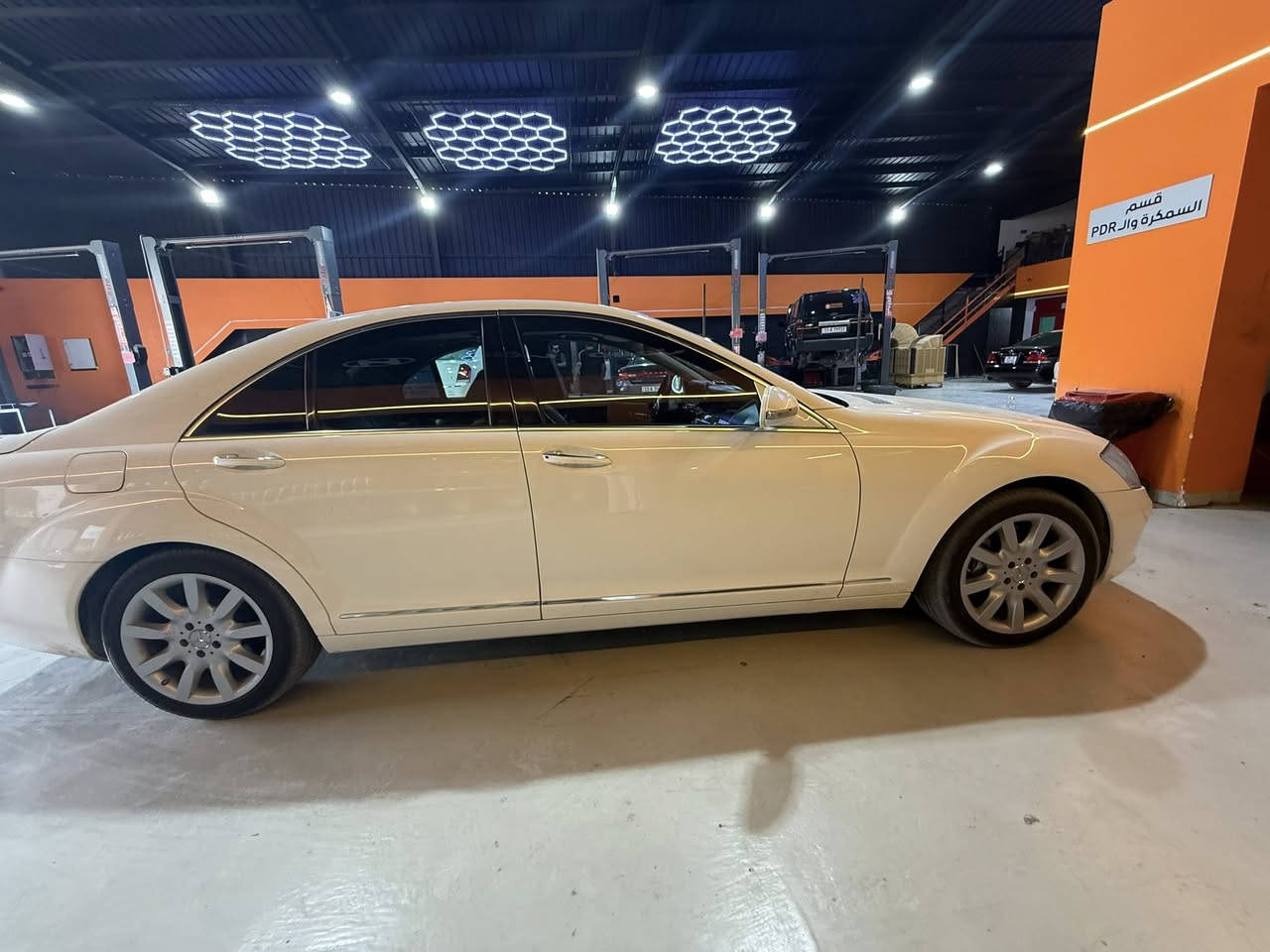 للبيع w221
موديل 2006 وارد يابان 
ماشيه 157 الف 
سياره جديده 
بيها صبغ جاملغات خلفيه وجنطه 
بدون حادث
للتواصل ***********

