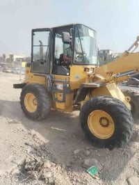 للبيع شفل كوماتسو حجم 100 مكفول كفاله عامعه شفل جديد تخم تاير كير مكان...