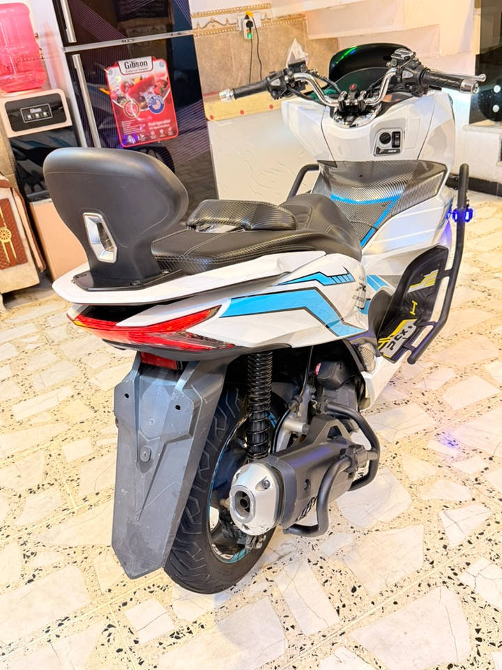 السلام عليكم للبيع pcx جيل رابع { ياباني }
دراجه مال جناي مزوده ومتعوب عليها مكينه مكفوله جيب فيتر افحص وآخذ واني خادمك
السعر 25 قفل العنوان البلديات ***********
