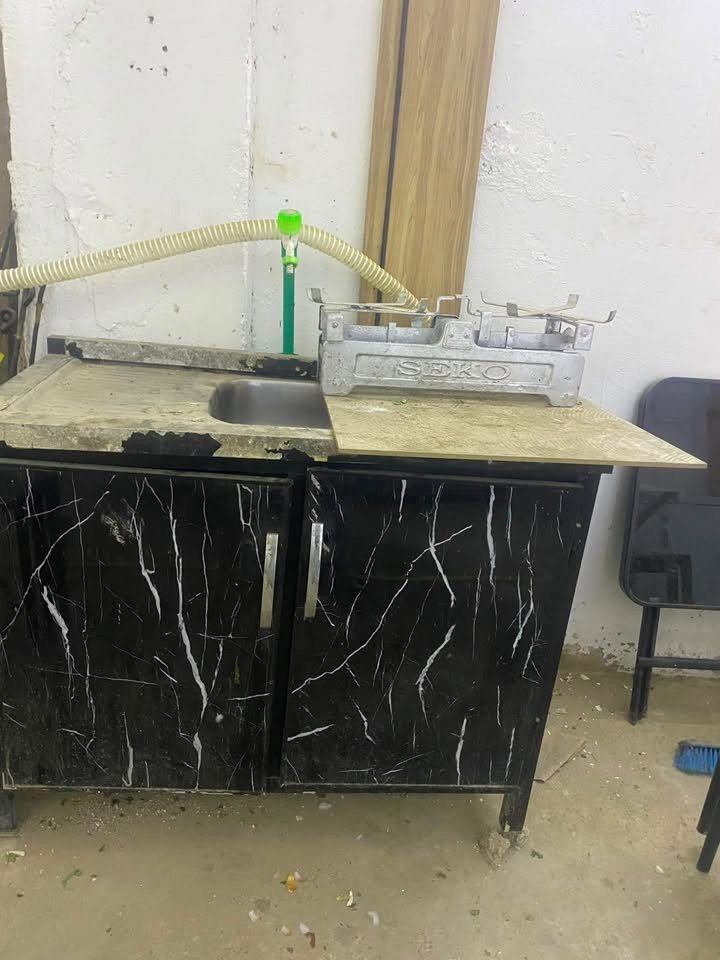 السلام عليكم غراض كامله مال مشروع بيع وشوي السمج للبيع بسعر مناسب جدا
شوايه كبيره 

شوايات صغار 

سنك

خشب 

غطاس

ميزان 

حوض سمك كبير 

للاستفسار الاتصال بالرقم ***********

