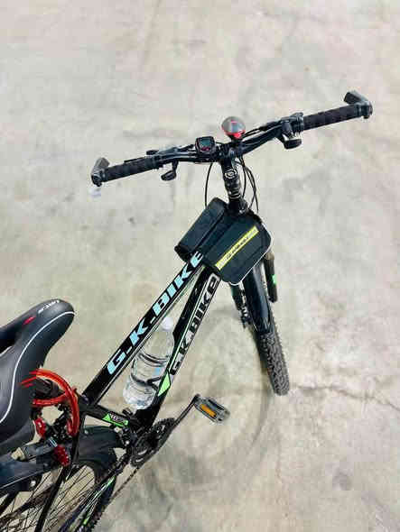 ماركة G.K جبلي للبيع
لبايسكل مناقصة أي شي
حجم 26
بريكات دسك امامي خلفي
وايرات الكير البريك داخليات
وياه ستاند مال تلفون ومطارية مشادهن 
شادله عداد مال سرعة ولايت
تايرات جبلي جديدات شادلة والقديمات نص عمر هم موجودات
سعره 90 وبي مجال
بغداد/ الحسينية
*********** Colombo
