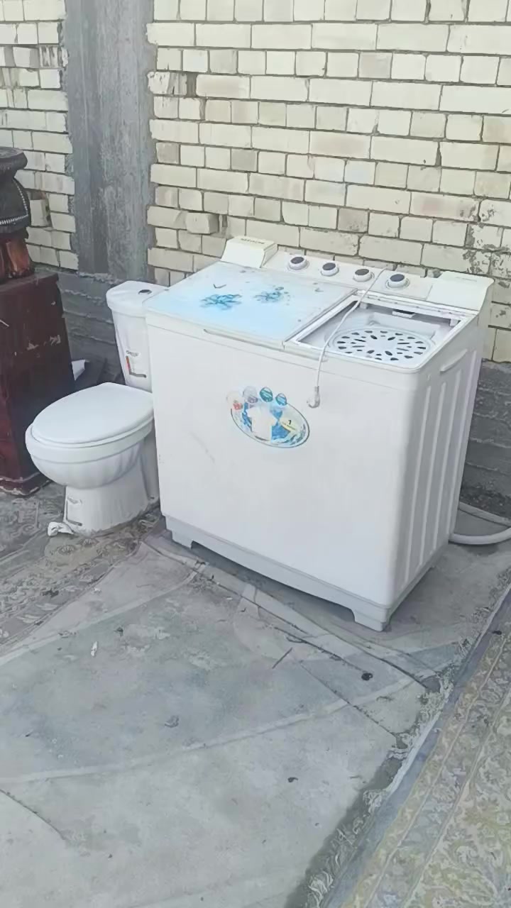 السلام وعليكم لبيع غراض شراي يتصل وموجود خاص وتساب وخادم مكاني حي اور سبع قصور شارع  ابو علي يم جامع لحمزة ***********
