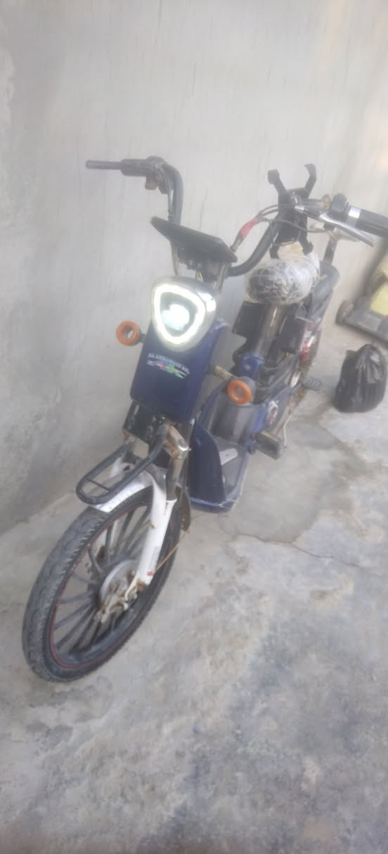 سلام عليكم دراجه للبيع حجم 20 بطاريات  قبل يوم بدلتهن كهربائيات شغالات كلهن تايرات مبدلهن جدد سعر250 مكاني كرمه


**إذا كنت صاحب هذا الإعلان وتريد حذفه لأي سبب، رجاءا أرسل رسالة إلى الدعم الفني**