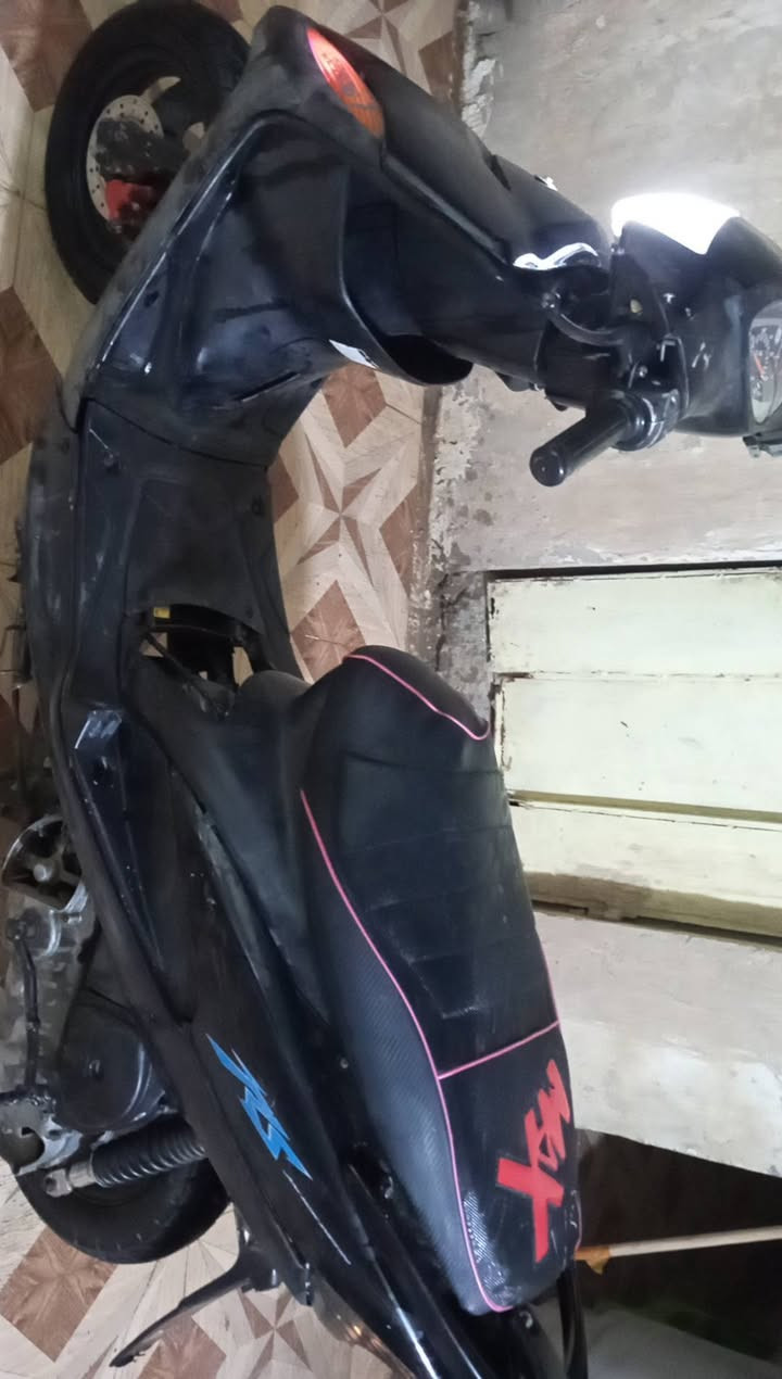 السلام عليكم 
دراجه لبيع ماكس عدل 
مفتوحه مره وحده كلشي بلادي الدراجه خير من الله 
اوراق السعر 650 وبيها مجال***********
