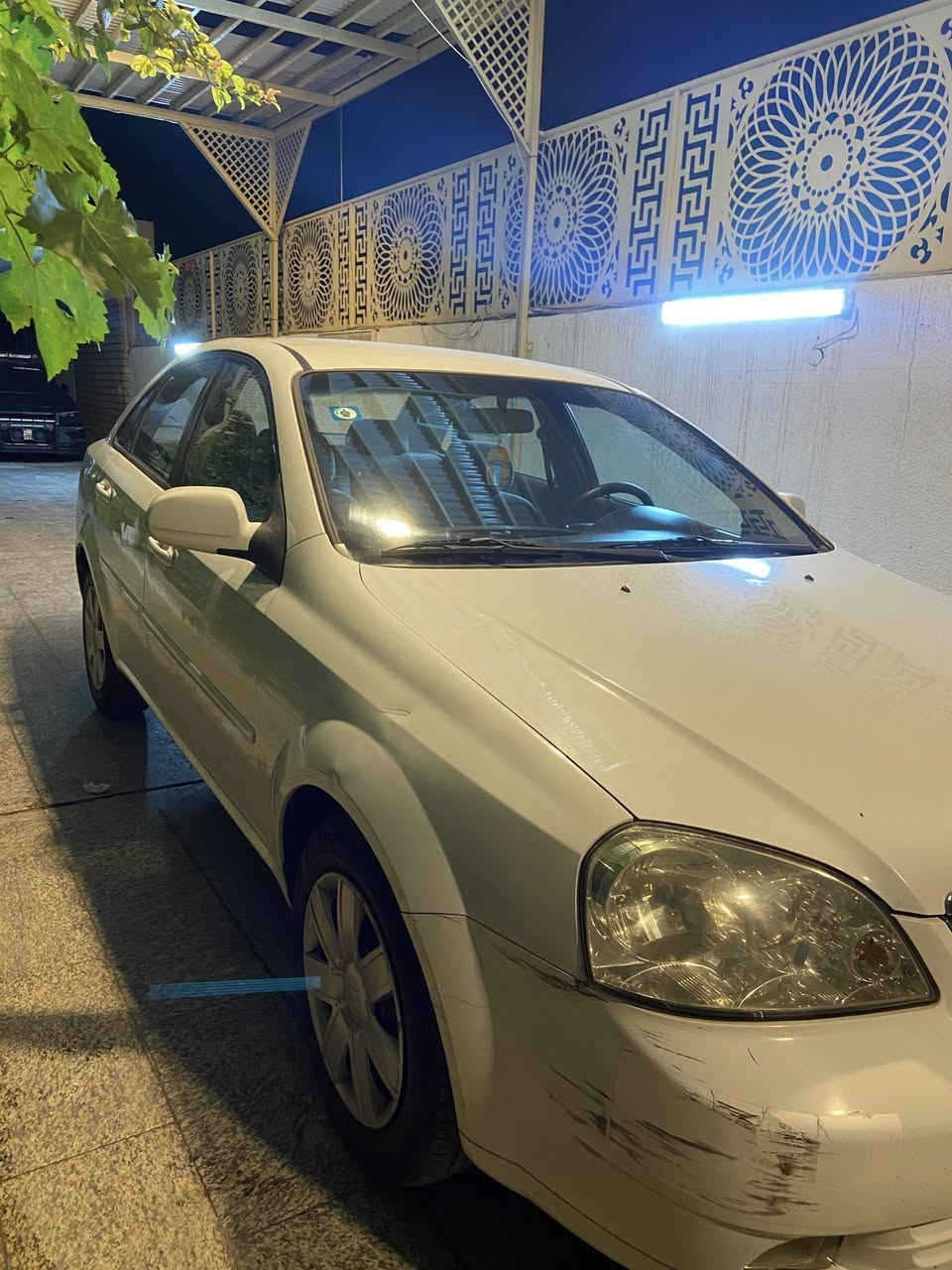 السلام عليكم أوبترا موديل١١ السياره خليجيه كفاله من عده الطخه الموضحه وعلى حطته بقيته وبارد عكس سايق خفيف ممشى السياره ١٣٠الف مكانه بغداد باسمي سعر السياره ٨٠ وبيهه مجال رقم ***********
