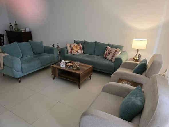 تخم  تركي  ٧   مقاعد + طبله وسطيه 
اللون تركوازي  +  بيجي فاتح  ( اوف وايت 
#ماخذيه من صوفيا سنتر 
نظيف جدا جدا 
#سبب البيع كبر المكان 
#السعر    ٧٥٠  الف بي مجال
العنوان : المنصور - البيجيه - مجمع رويال ستي 
الي يريده يتصل بالرقم 
‏‪0774 196 8336‬‏
#واتساب # واتساب # واتساب #
يرجى متابعة الصفحه ( طلب صداقه ) 
ليصلكم كل ماهو جديد 
نعمل لخدمتكم 
علي البابلي
