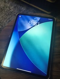 آيباد ١١ برو M2 • ١٢٨ • قفل