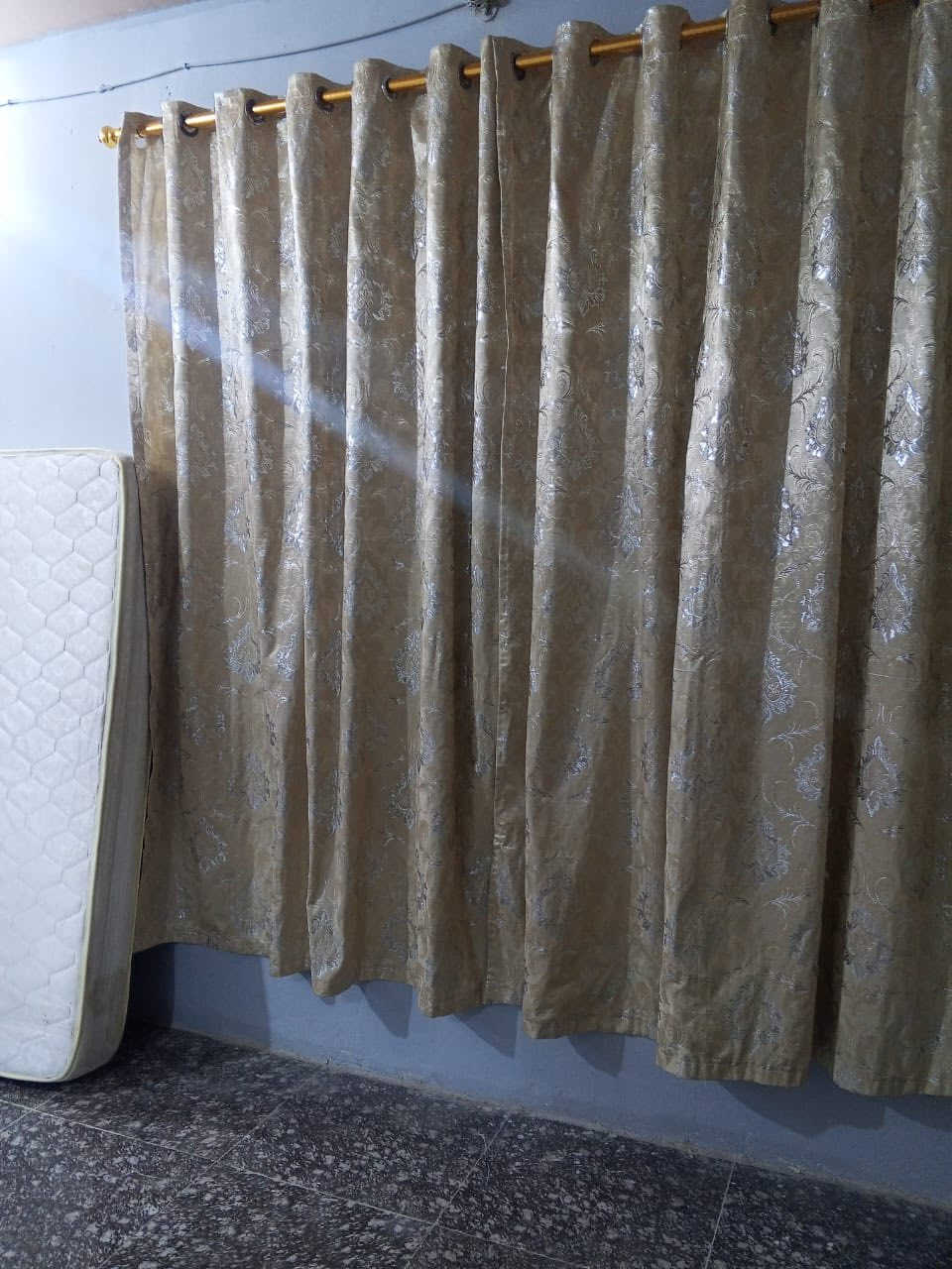 مشتمل إيجار حي العامل المنطقه الاولى فرع ثاني غرفه ٧في٤والصاله٩في ٣ونص ومطبخ ٤في٣ونص ومنور وحمام جاهز من اناره سخان خدمات خط مولد مدارس خط ٥٠٠النفر ***********     *********** تصال بالرقم بي واتساب
