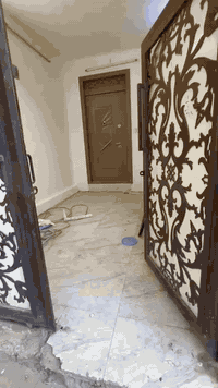 دار غير مستقل للايجار 

مساحه ؛؛؛؛؛ 200 متر 

يتكون من غرفتين نوم واستقبال ومطبخ و هول و مجمع صحيات و حوش 

العنوان؛؛ شارع القدس قرب اسماك حسن البغدادي 

***********
