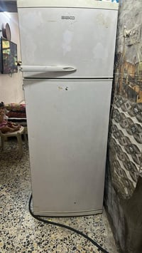 ثلاجة • نضيفه • حجم كبير