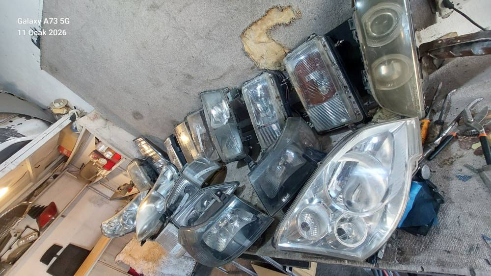 ئەو شیایە کامل  لایت هەمووی بلادییە هەمویان خاوێنن لەگەل ئەشیای سیارەیتر تێکەلە زۆرە ئەنواع سەیارەی تێدایە  هەمووی کامل بۆفرۆشتن هەمووی بەجملە    *********** 
كل هاي الأشياء كاملة، كلها بلدي ونظيفة، ومخلوطة ويا أشياء ثانية. بيها أنواع هواية من السيارات. كلها كاملة للبيع بالجملة. أربيل, العراق
