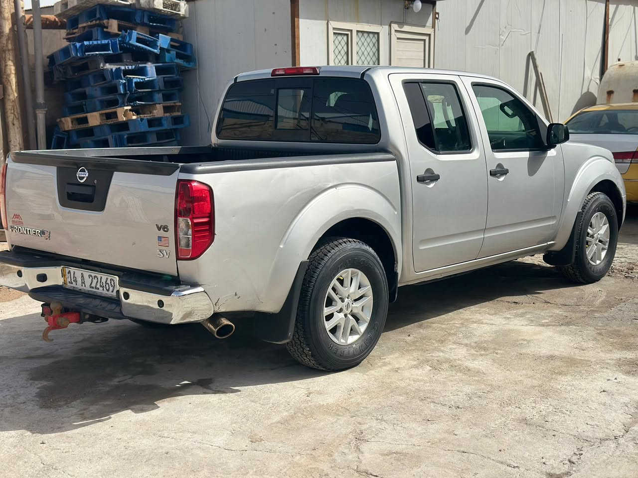 السلام عليكم
نيسان فونتيرا 2019 
وارد امريكي ضررها الجاملغ الخلفي راجع بارد 
مكينة وكير وضع الشركة  على ايدي المالك الاول 
السياره بدون اي صبغ 
باقي السيارة مكفولة 
هزه وسنويه وأرقام جديده قبل كم يوم كملتها 
حداديه السياره من الطول للطول كامله 
باتري جديد
تخم تاير دلوب اصلي ب500$. قبل كم يوم شديته 
دوشمةجديده 
والسيارة احلى من آلصور بهواية 
ربع دينار ما تصرف عليها 
السعر 170$ وبيها مجال وانا خادم للطيبين 
العنوان البصره مركز البصره 
الرقم ***********
