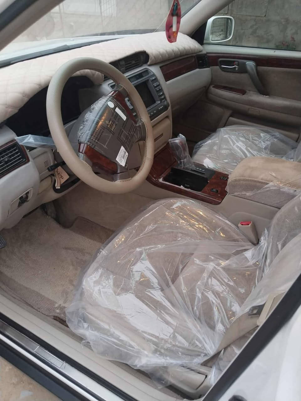 ملكه للبيع قرار (48 )
رقم نجف دولي  

هزه جديده سنويه جديده تسجيل جديد .

موديل 2000

مكفوله من الصبغ والگص وباقي الأصوايات.
محرك ففي تي مكفول 

حداديه جديده تخم تاير جديد

 مكان السياره النجف 

السعر 130 بيها مجال .

مراوس حسب القناعه

***********
