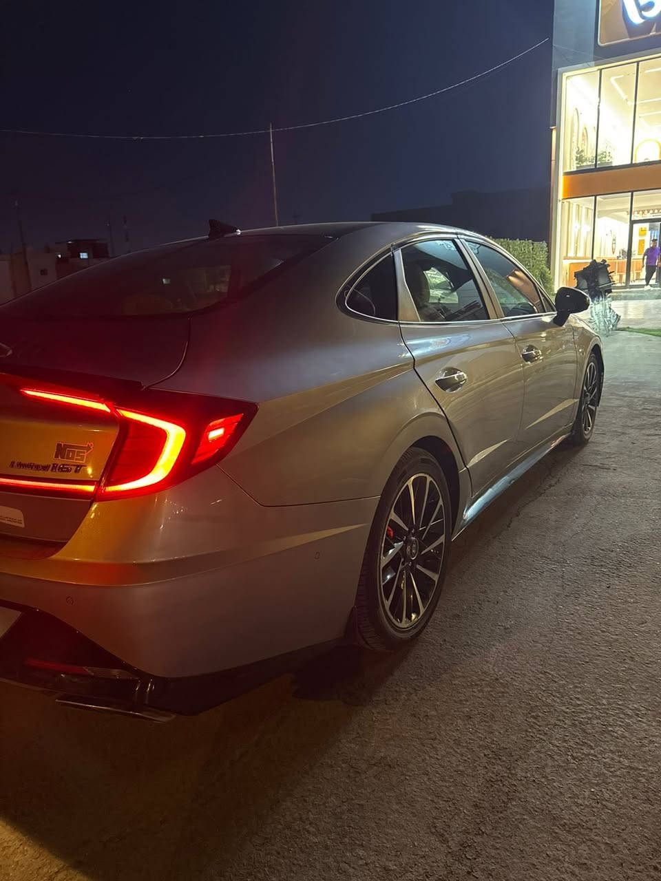 للبيع فقط

هيونداي سوناتا 2022 لمتد 1.6 تيربو  فول الفول

Hyundai Sonata 2022 Limited 1.6T

رقم بغداد باسمي 

حادثهه بابين تبديل غير لون بدون دواخل

مع وجود بعض الملاحضات (الجنطه والجاملغ الايسر كلير شرط الفحص)

السعر : 165 ورقة 

العنوان : بغداد 

للاستفسار: ***********
واتساب: ***********

المواصفات 

1- رادار امامي (مانع تصادم)

2- لايتات 4 عدسات بجم LED

3- حساسات امامية

4- كاميرات 360

 ( العدادات تفتح كاميرا عند فتح الاشارة )

5- بانوراما

6- نقطة عمياء ( مراية كهرباء )

7- دخول ذكي ( بصمة )

8- اناره ترحيب عند الاقتراب

 من السياره

9- حساسات خلفية

10- رادار خلفي

11- ويل قياس 18

 ( تايرات طخم جديد )

12- الصندوق ذكي

 (يفتح عند الاقتراب)

13- خزن ميموري سائق

ا14- head up display

 ( عرض المعلومات على الزجاج الامامي )

15- داخل LED 

( انارة محيطية متغيرة )

16- داخل جلد

17- تبريد مقاعد + تدفئة مقاعد

  تدفئة مقود

18- مقاعد الامامية كهرباء بالكامل

19- كير بيانو

20- تبريد بيانو

21- كيجات ديجيتل

22- شاشة كبيرة 

ا( Apple car play + Android Auto )

23- اوتو بارك

 ( تقديم و رجوع السيارة عن طريق المفتاح )

24- سستم صوت BOSS

 (سماعه 12)

25- تبريد قطعتين

26- اوتو هولد

27- هاند بريك بصمة

28- انارة داخلة LED 

(تتغير عن طريق الشاشة الى 200 لون)

29- تحكم مقود كامل

30- تحديد مسار

31- تثبيت مقود

32- شفتات مقود

33- وضعيات قيادة ( Sport + Normal + Smart )

34- شاحن لاسلكي
