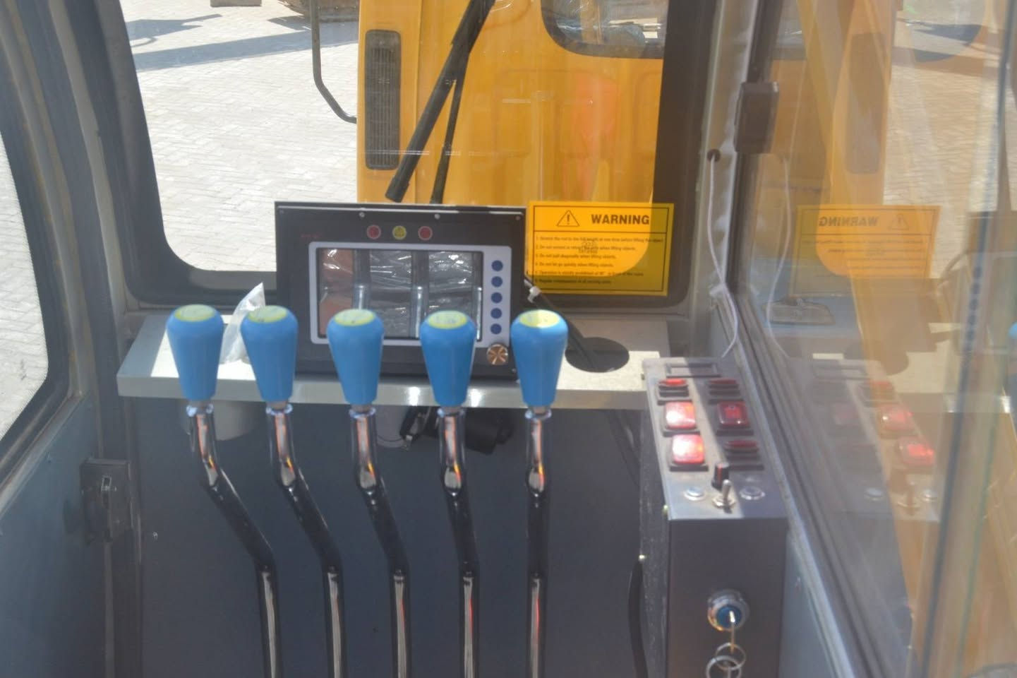 STT6 Crane for Sale 7 Ton Height 32 Meters . ارتفاع 32 متر ثقل متحرك كمبيوتر اضافه سله اتوماتك فول سيفتي ااسياره فوتون وكيل مرسيدس العراق اعلى صنف  مكيف علوي مكيف امامي اتصال على رقم ***********
