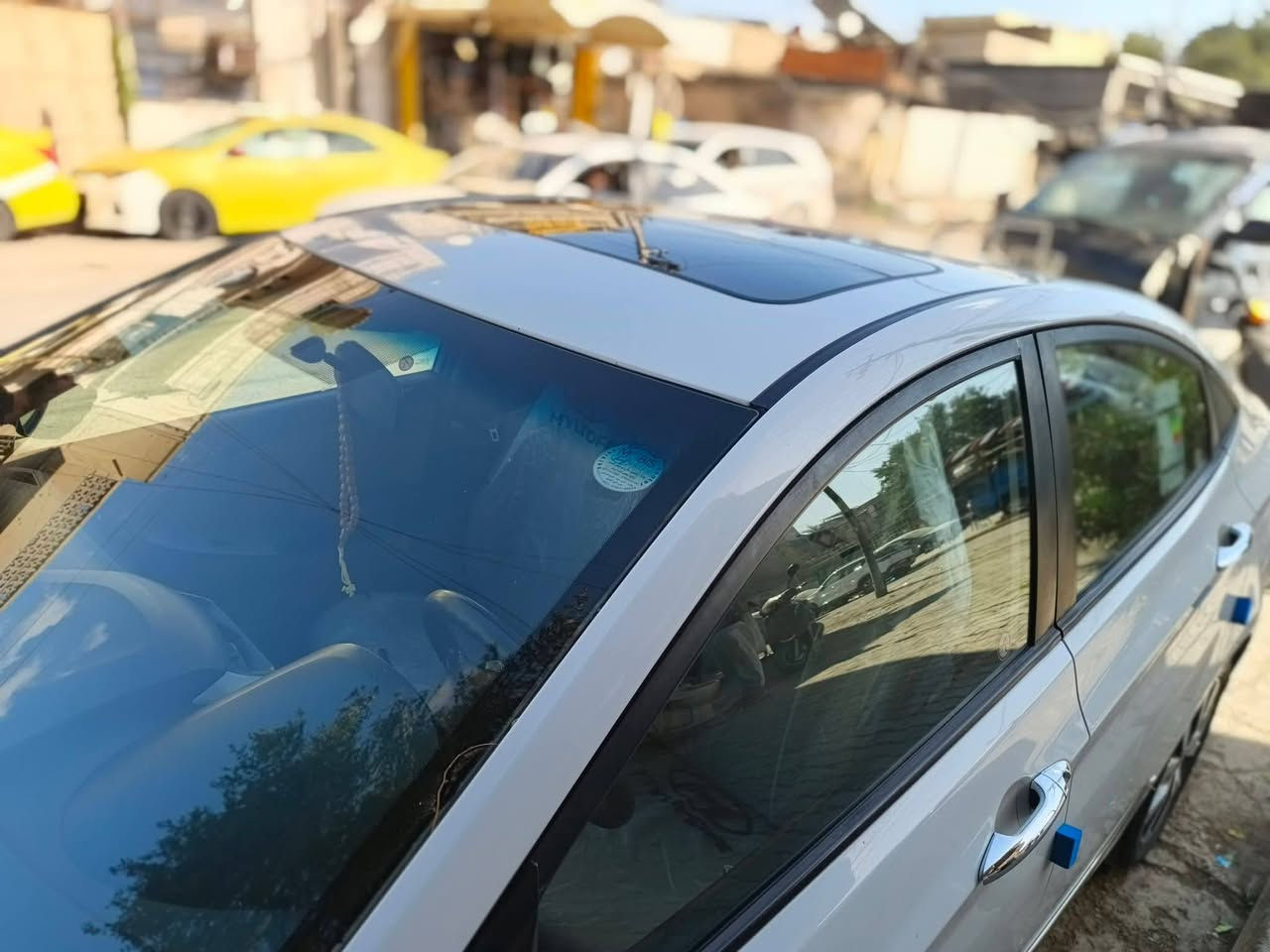 السلام عليكم للبيع فقط
اكسنت 2018 خليجي محرك 1600
فول مواصفات عدا البصمه بيها فقط شبر بلباب بارد 
رقم الهاتف ***********
سعرها 125 وبيها مجال حك الجيه
