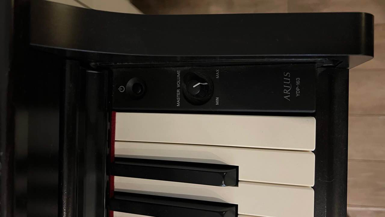 تایبەت بە فێرخوازان و پیشەییەکان. دەنگ و هەستەکەی زۆر نزیکە لە پیانۆی ڕاستەقینە.

تایبەتمەندیەکان:
• ٨٨ کلیل بە کێشی ڕاستەقینە
• دەنگی ڕاستەقینەی Yamaha
• ٣ پێدال
• کورسی Yamaha لەگەڵیدا
• زۆر پاک و بە باشی پارێزراوە
• بە تەواوی کاردەکات

شوێن: هەولێر أربيل, العراق


**إذا كنت صاحب هذا الإعلان وتريد حذفه لأي سبب، رجاءا أرسل رسالة إلى الدعم الفني**