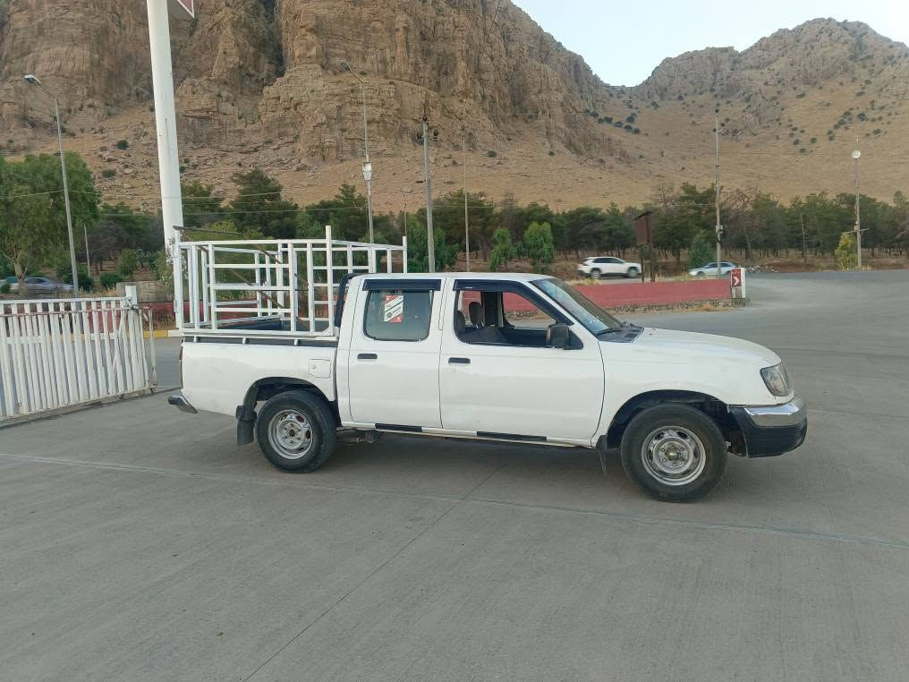 2001         65گةلا و معامةلة
گؤرينةوةش دةكةم بة كيا بار 
گير و مةكينة و ئةكسل بةشةرت 
تحويل و غرامه بةشةرت 
پاوةرة 
دوو تايةى پيشي لوكة 
تووند و تؤلى و كارةبايى بةشةرت
شوين رانيه 
***********
*********** رانية, السليمانية

