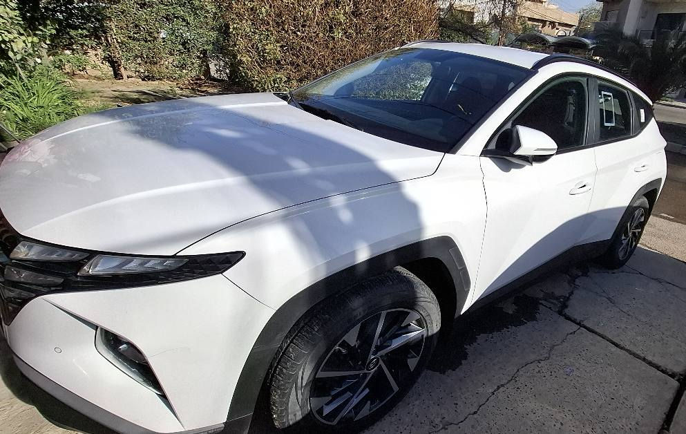 توسان 2021 خليجي ماشيه ٣١٨٠٠
رقم بغداد جديد مكفوله من صبغ وتبديل 
فقط بارد قليل في باب الخلف السائق 
موصفاته قماره حديد بصمه وتشغيل عن بعد 
كشن كهرباء وحساس امامي وخلفي وكامرا وشاشه  ماشيه ٣١٨٠٠ 
السعر  19600
للاستفسار *********** بغداد, العراق
