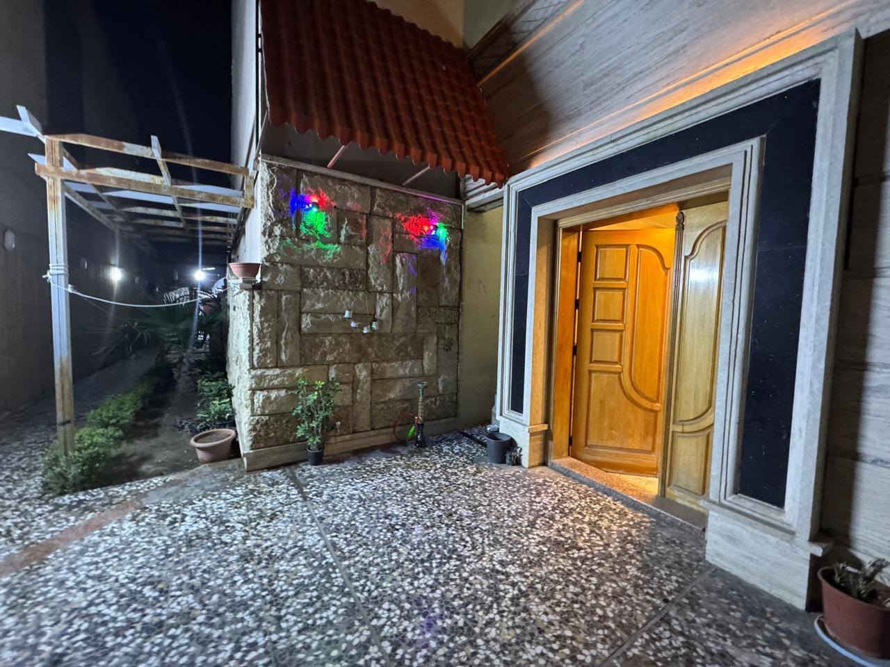 🏡 إعلان بيع بيت سكني
دار للبيع – البلديات / 9 نيسان
السلام عليكم
دار مساحة 300 م² (خلفي) في البلديات – 9 نيسان، قرب حسينية علي بن موسى الرضا.
الدار مرمم حديثاً (22) وبحالة جيدة.
💰 السعر: 380 مليون
يوجد تفاوض بسيط على السعر.
📞 للاستفسار: التواصل خاص أو اتصال.***********
