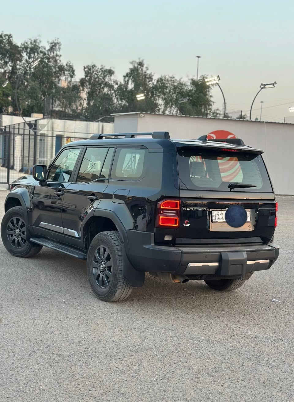 مراوس وية تاهو موديل ٢٥ حصراً واهم شي تكون خليجية وانطي فرق 
برادو ادفنجر موديل  ٢٠٢٥ شركة  SAS اعلى مواصفات بالبرادو 
ماشية ١٣ الف كيلو  فقط اخت الزيرو 
مكفولة كفالة عامة من شخط
سيارة جديدة وبيها bbf 
بس الجناية يعرفون بالعزم والثبات والانطلاقة اللي بيهة
كشنات تدفئة وتبريد الامامي والخلفي وتحكم امامي وخلفي بالتبريد 
دفلوك ونظام تعليق 
داتا شو 
كشنات جلد لون قرميدي 
فتحة سقف 
بصمة تشغيل وبيبان 
اوامر صوتية بحيث شما تحجي 
يشتغل وينطفي حسب رغبتك 
شحن لاسلكي 
تدفئة ستيرن
كامرات 360 
كامرات عدد 5
لايت امامي 3 عدسات تفاعلي 
دخول ذكي 
نظام قيادة متعدد
شفتات ستيرن
نظام الزحف 
نظام تنبيه من التصادم
اوتو هولد
هاند بريك دكمه
رادارات توقف امامي خلفي
رادار سرعة تفاعلي 
قيادة ذاتية تمشي لوحدها 
8 اير باك
حساس امامي خلفي 
ثلاجة وسطية
ويل 19 
باب خلفي شفط تحكم جهتين مع جام منفصل 
يعني تحب تفتح الباب او تفتح الجام
كشنات صف ثالث كهربائي
مساج مقعد السائق 
خزن مقعد السائق
وبعد بيها مواصفات


**إذا كنت صاحب هذا الإعلان وتريد حذفه لأي سبب، رجاءا أرسل رسالة إلى الدعم الفني**