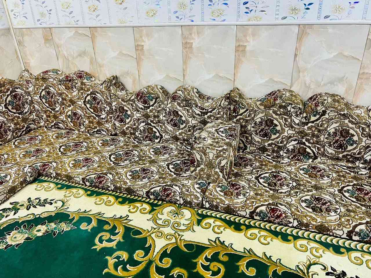 جلسة عربيه 16 متر تكفي ل أستقبال 4×6 استعمال قليل للبيع العنوان السماوه قضاء الخضر 
للأتصال ***********

