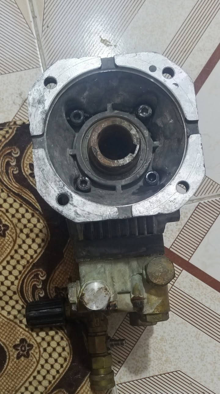 سلام عليكم 
للبيع ضاغطة 250 بار 
سعر 150 وبي مجال


**إذا كنت صاحب هذا الإعلان وتريد حذفه لأي سبب، رجاءا أرسل رسالة إلى الدعم الفني**