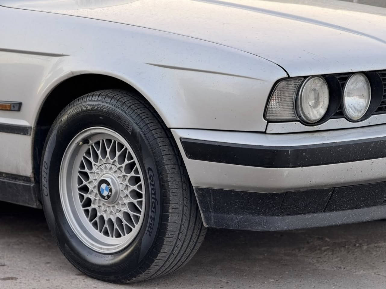 السلام عليكم للبيع بي ام موديل 1992  محرك مسكر شرط كير وتماتيك شرط صدر امامي خلفي جديد تخم تاير جديد تخم ويل اصلي بلادي رقم صلاح الدين سنويه الغايه 20230 هزه جديد تبريد نقص كمبريسر تدفئه نار السياره بدون صبغ جماليه بدون اي حادث غرفه جديده السعر 65 وبيها مجال يرهم مروس حسب القناعه مكاني تكريت رقم التلفون ***********
