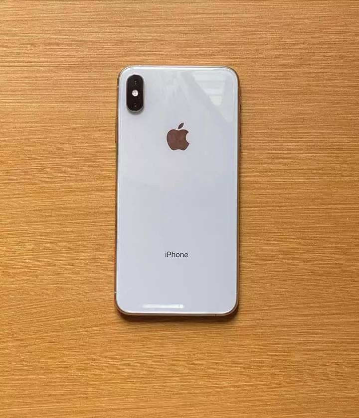السلام علیکم آيفون اكس ماكس للبيع لون ابيض نضيف جدا توصيل موجود ***********
