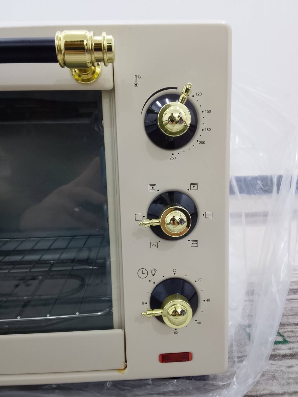 السلام عليكم فرن كهربائي للبيع بسعر مناسب جديد ما مستخدم فقط فتح كارتونة ملحقات كاملة للاستفسار عن السعر خاص او الاتصال على الرقم *********** والشراي انزلة من السعر أن شاء الله
