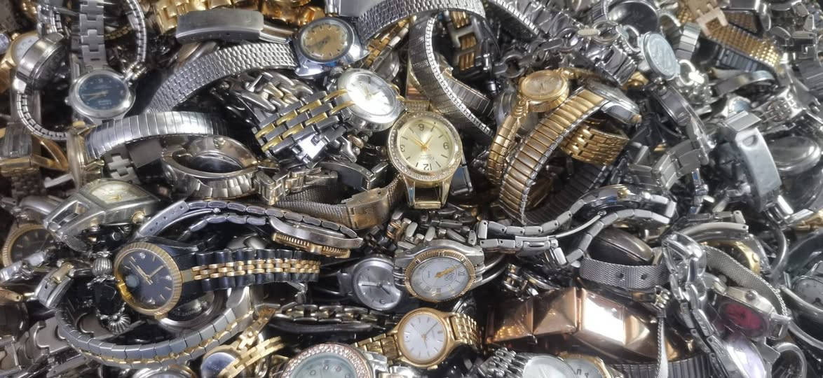 السلام عليكم 
تم بعون الله وصول ساعات باله اصلي نسائي مستخدم 

لايوووووووجد رجالي 
البيع جمله اقل عدد 25 قطعه 
سعر القطعه10الاف 

الاختيار من قبل المشتري مباشر مع المصدر 
لا يوجد توصيل هذي جمله اختيار 

العنوان /بغداد / الزعفرانيه 
للحجز *********** واتس اب
