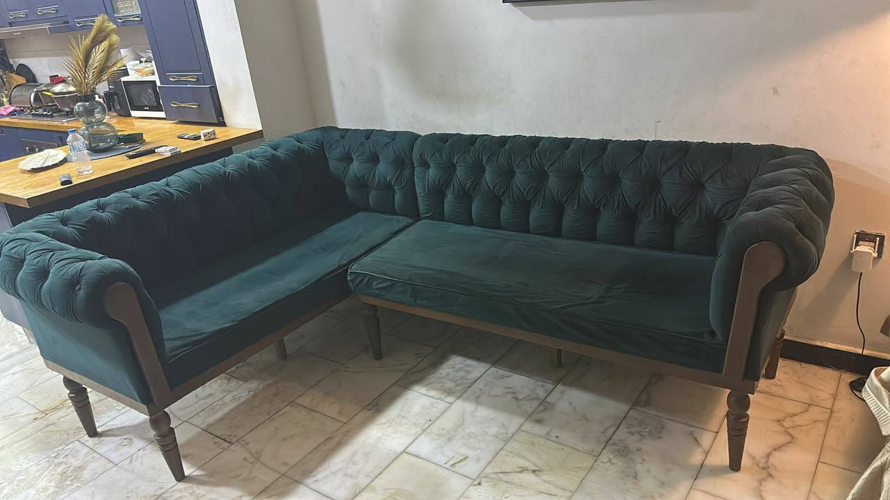 سلام عليكم اللون زيتوني والسعر 225 وبيه مجال بسيط المكان المنصور للتواصل مع الرقم*********** ابو علي
