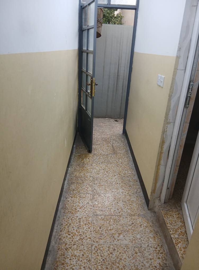 شقه للايجار في الموصل حي السكر قرب مستشفى الخنساء 
غرفتين نوم هول صحيات مطبخ 
سعر للايجار 225 الف
***********/***********
