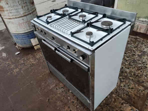 طباخ  عشتار عراقي
 الاصلي باب الاول
 نظيف وشغال على الفحص. والضمان 
  ضمانة شهرين. 
(  بدون. فرن)
سعره 100
مكاني نجف  سوك حنون.   ***********
