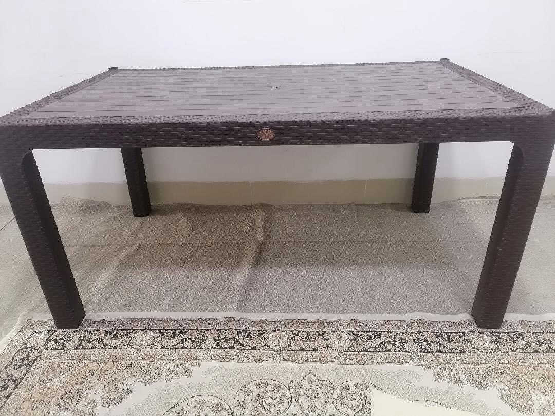 ميز طعام للبيع السعر 75 ألف مكاني كركوك رقم الهاتف :***********
