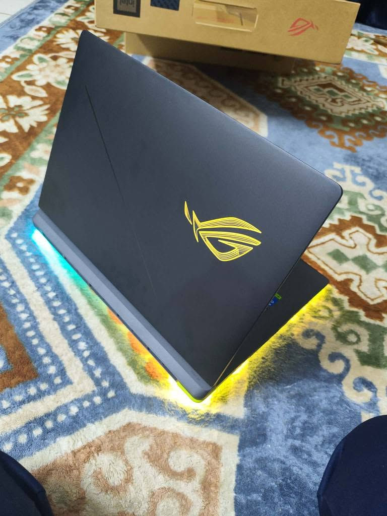 ASUS ROG Strix G16 (2025) للبيع
المواصفات: 
كارت الشاشة:
NVIDIA GeForce RTX 5050 8GB GDDR7, 130W
المعالج:
Intel Core i5-13450HX
دقة الشاشة وحجمها:
16-inch IPS-level WUXGA (1920x1200) 16:10, 165Hz refresh rate, 3ms response time, 100% sRGB.
الرامات:
16-DDR5
التخزين:
1TB PCIe 4.0 NVMe M.2 SSD
الجهاز وكالة بطاريتة 98% كامل ملحقاتة وكارتونتة وحتى البطارية مكفولة من الشخط والتراب بعدها كلش نظيفة وجديده
ملاحظة
الشاشة بيها خط ممتد على شكل + رفيع ديد بكسل 
وياها مبرد 6 مراوح ماركة ORAIMO……وماوس هدية السعر مليون 400 وبيها مجال بسيط 
مكاني بغداد الصليخ بغداد, العراق


**إذا كنت صاحب هذا الإعلان وتريد حذفه لأي سبب، رجاءا أرسل رسالة إلى الدعم الفني**