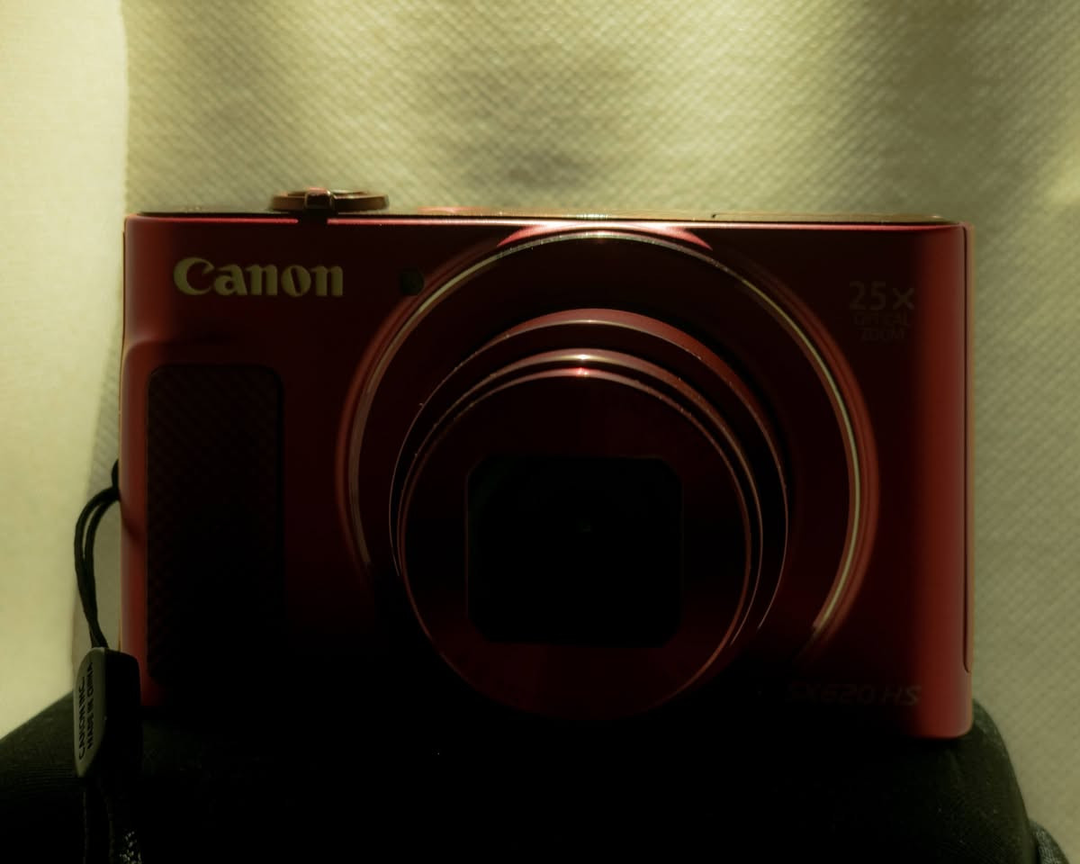 Canon SX620 HS
• دقة 20.2MP
• زوم  25X 
• تصوير فيديو Full HD 1080p
• شاشة 3 إنج
• Wi-Fi + NFC   
• الكاميرا نظيفة بنسبة 98% وتشتغل بدون اي مشاكل

📦 الملحقات: (شاحن / بطارية اصلية / كارت ميموري / جنطة)

السعر: (550,000) و بيها مجال
الموقع كربلاء و يتوفر توصيل
تواصل على الخاص


**إذا كنت صاحب هذا الإعلان وتريد حذفه لأي سبب، رجاءا أرسل رسالة إلى الدعم الفني**