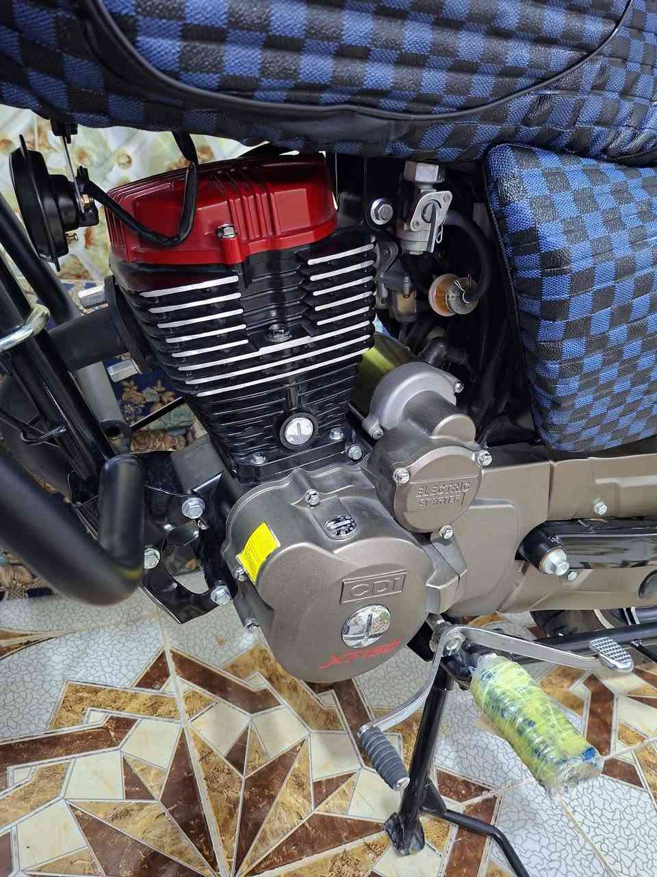 دراجة شاينك محرك 150cc دراجه نضيفه ماشيه بس 1300 يعني زيرو بعده موديل 2023 الغراض الي عليه وياهه.  سعره مليون او 550 او بيه مجال الدراجه اوراق اصولي مشروع وطني تترقم بكل المحافضات للتواصل عبر اللاتصال او الواتساب . *********** مكاني قضاء الغراف
