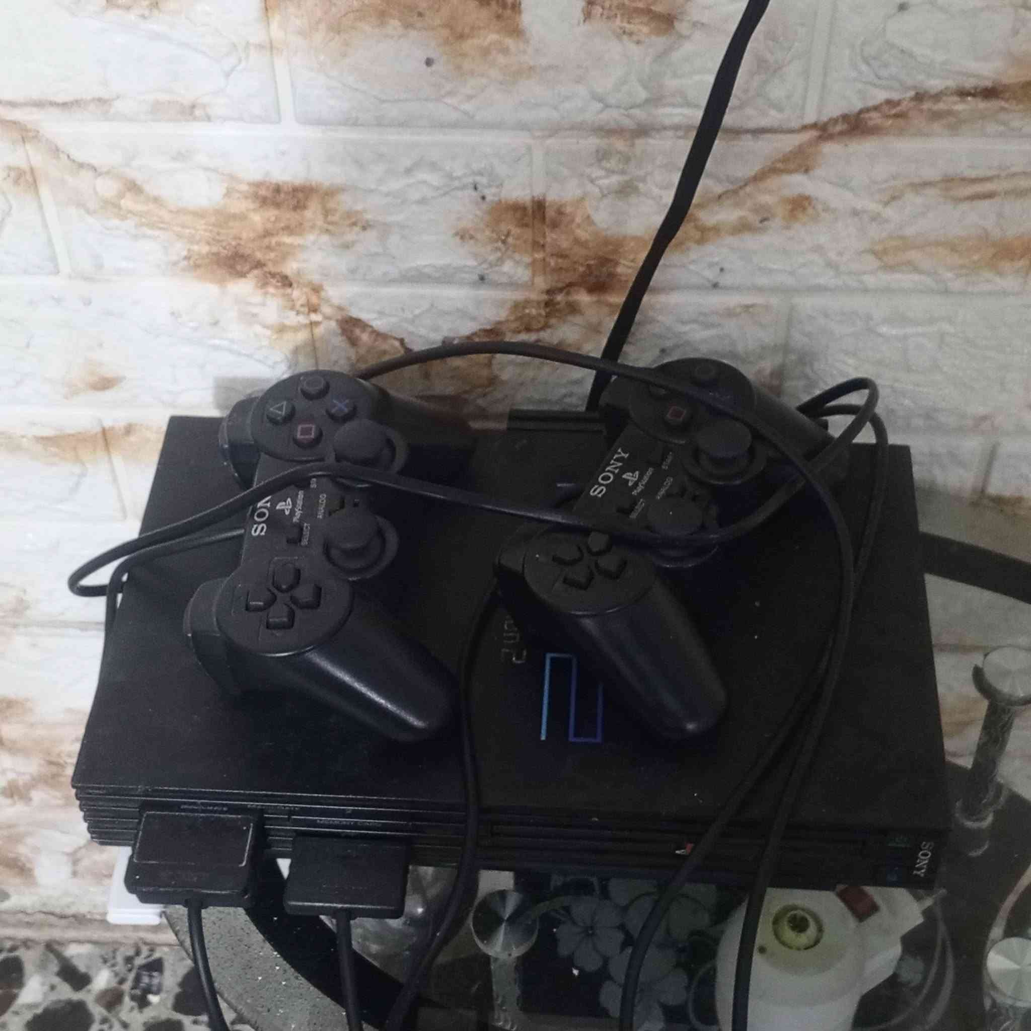 السلام عليكم
للبيع ps2 
مع كامل الملحقات
السعر 50 الف
مكان بغداد المعامل حي النصر 
للاستفسار ***********
