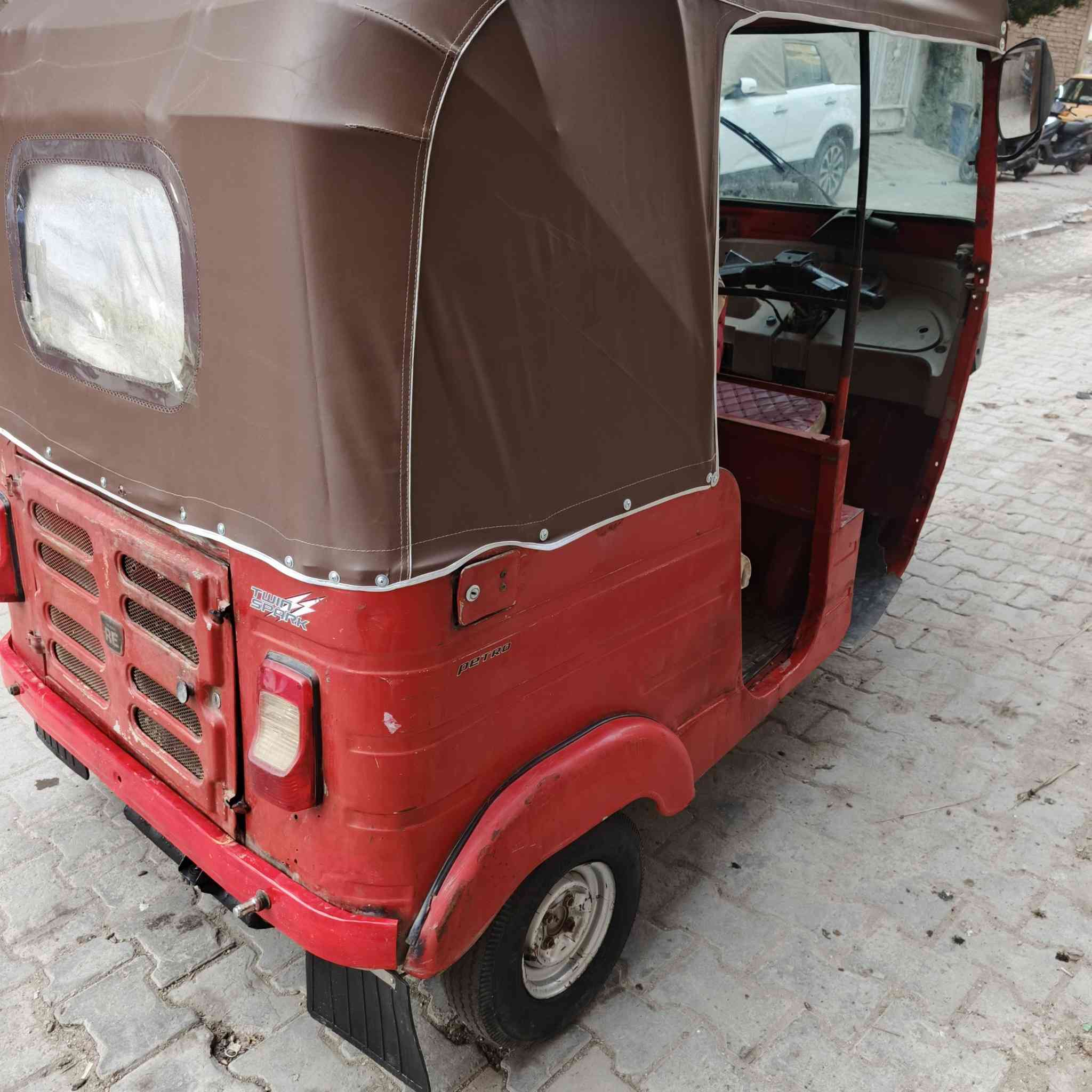 السلام عليكم تكتك باجاج للبيع موديل 2018 مكينه عشرين ناعمه لاتنقيص ولا تبخير كهربائيات شغاله أوراق المصطفى اصلي جاهزه كبل للشارع ماناقص اي شي السعر 3,200 وبيها مجال قليل حك الجيه مكاني بغداد الاستفسار على الرقم ***********
