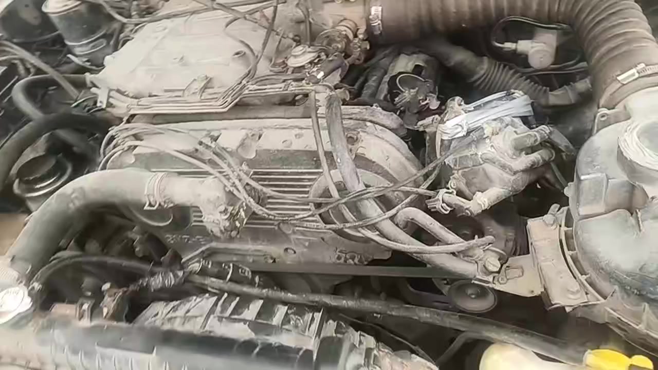 السلام عليكم للبيع تحويرة كاملة وشغالة فقط صوت يطق خفيف كلش كير جديد لو كير شغال جديد ابيع كير ومكينة ولوكير وضفيرة وعقل ***********
