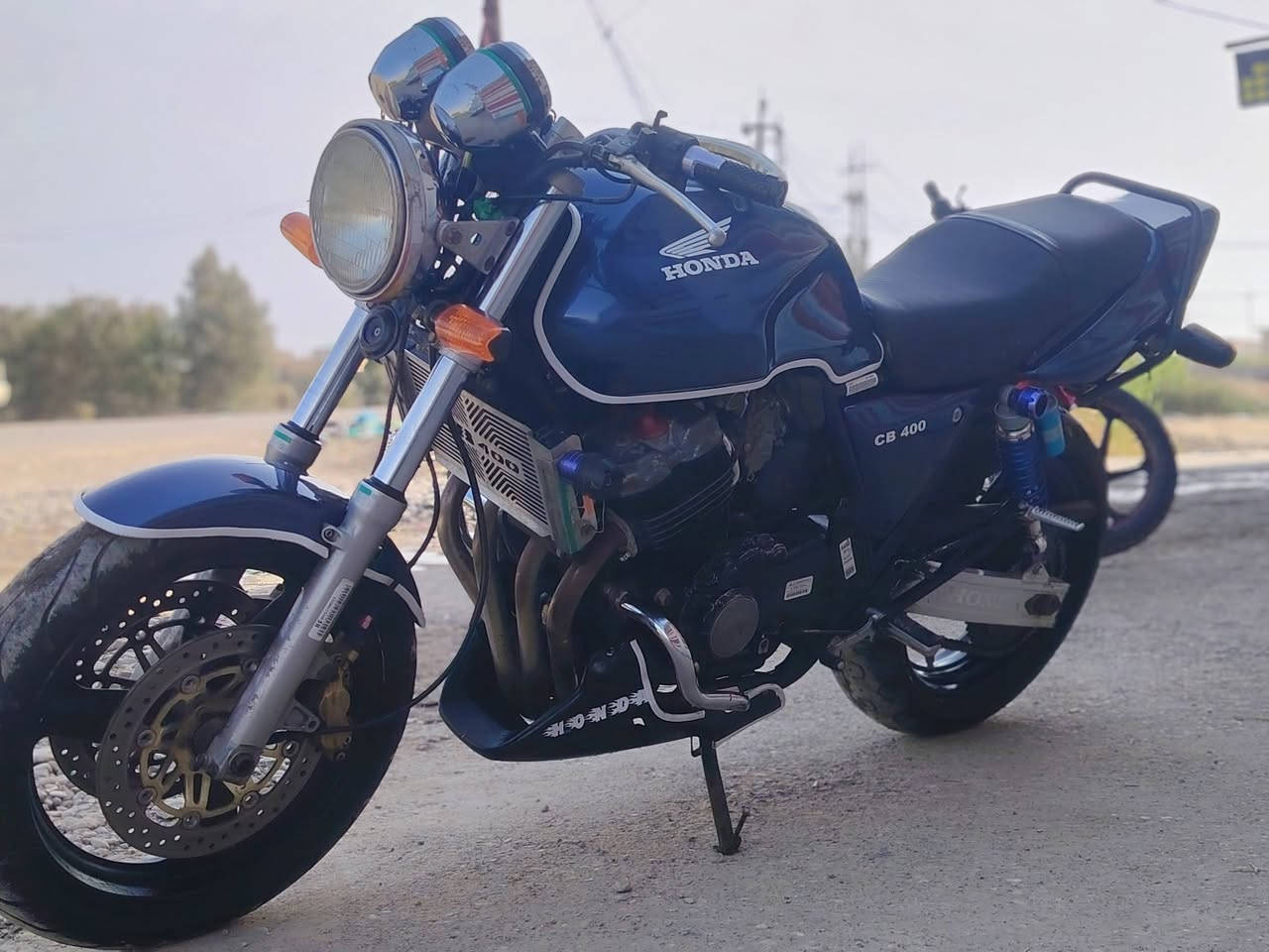 البيع سي بي كفاله كمرك مدفوع وراق شرط الرقم ألف ماتذب عليهه موديل 2000مكاني كوت شيخ سعد السعر مليون 900 وبيه مجال ***********
