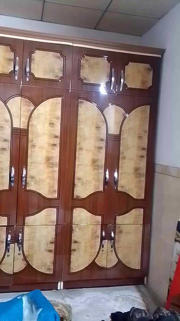 كنتور نظيف للبيع . العنوان اربيل حي شادي رقم الهاتف ***********
