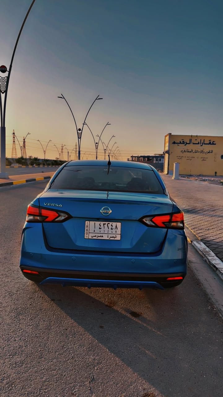 🚗 للبيع في البصرة
سيارة نيسان فيرسا 2020 بحالة ممتازة جداً.

🔹 الموديل: 2020  
🔹 اللون: أزرق  
🔹 القير: أوتوماتيك  
🔹المحرك: 1.6L اقتصادي جداً.
🔹 4 سلندر – دفع أمامي  
🔹 استخدام قليل جداً
🔹التحكم: تحكم كامل من المقود (ستيرينغ)، مثبت سرعة.
🔹 فئة السيارة: SV (مواصفات ممتازة).
🔹 التحكم: تحكم كامل من المقود (ستيرينغ)، مثبت سرعة.
🔹 التقنيات: شاشة لمس أصلية، تدعم Bluetooth Audio و Apple CarPlay.
أنظمة الأمان: رادار أمامي، رادار جانبي
السيارة نظيفة جداً وقليلة الاستخدام، مناسبة للعائلة أو للاستخدام اليومي واقتصادية في الوقود.

💰 السعر المطلوب: 98 ورقة (قابل للتفاوض البسيط)  
📍 الموقع: حي المهندسين البصرة

للاستفسار أو المعاينة يرجى التواصل على  
الرقم ***********
