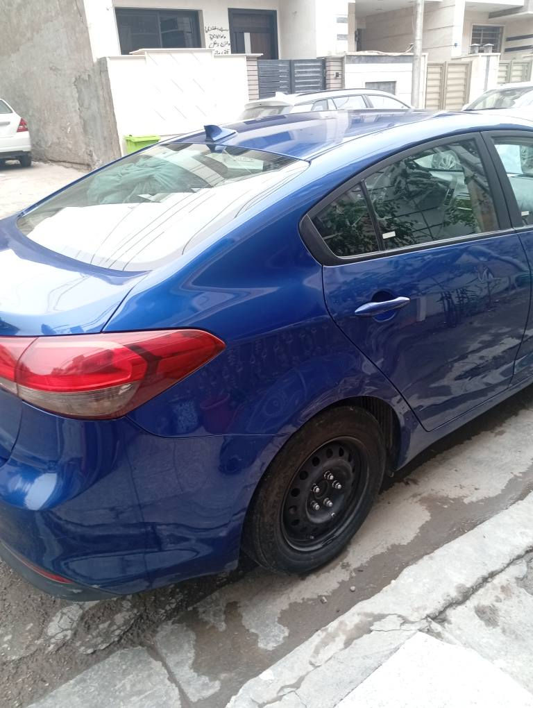 السلام عليكم ورحمه الله 
كيا فورتي وارد أمريكي 2017 مكينة دوش 2000cc ضرره حافة البنيد والجاملغ جه السائق البنيد بلاد لوك لا صبغ ولا تبديل بالعراق بيه بابين صبغ يعني كل الصبغ الي بالسيارة 3 قطع و شبر السيارة ليبل واحد مكينة وكير خير من الله ترايك وين ما تريد سعره 115 وبيه مجال 
واتساب 
***********
*********** بغداد, العراق
