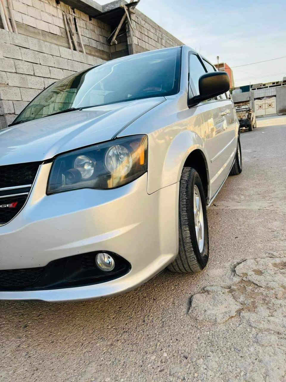 دوج كرفان سياره جاهزه مكينه وكير وحداديه تخم تايره كهربائيات كله شغال تبريد تدفئ بيه جاملغ امامي مصبوغ واربع أصابع من تكمه الباقي كفاله السعر 140وبيه مجال *********** و***********
