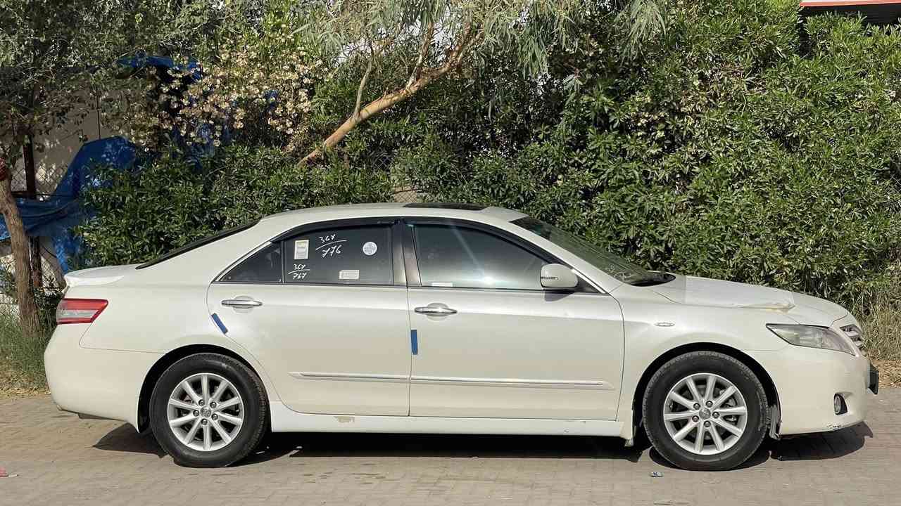 كامري 2011 خليجي GLX
آعلى فئه بالكامري 
مكفوله من كلشي بيها شخط باب خلف سايق فقط . 
رقم الجديد دولي صلاح الدين  
سياره تخم تاير و خمسه ويل كب
  ادامه كامله من كلشي 
موصفات السياره ⭕
لون صدفي
فتحه سقف سلايد دروف 
داخل لونين + صاج 
حساسات  امامي+ خلفي 
شاشه تدعم كار بلي 
كامره خلفيه دواره 
اشاير بل مري 
مري كهرباء 
قطعتين تبريد 
تحكم ستيرن جهتين 
مثبت سرعه 
كشن كهرباء 
منضومة زنون عالي وناصي 
برده خلفيه بلاديه تصعد و تنزل 
جرص على 120 يدك ⏰
مكان سياره تكريت 📍 
السعر 135 بيها مجال ،
الأتصال على رقم 
***********
