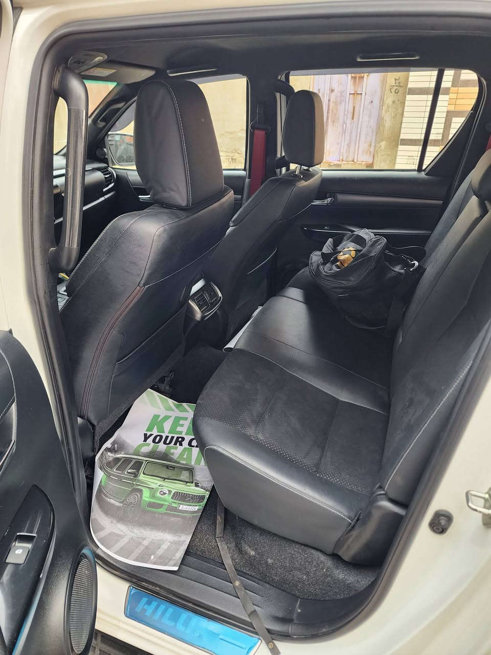 تيوتا هاي لوكس موديل ٢٠٢٤ ضمان شركة ساز معروضه للبيع ***********
