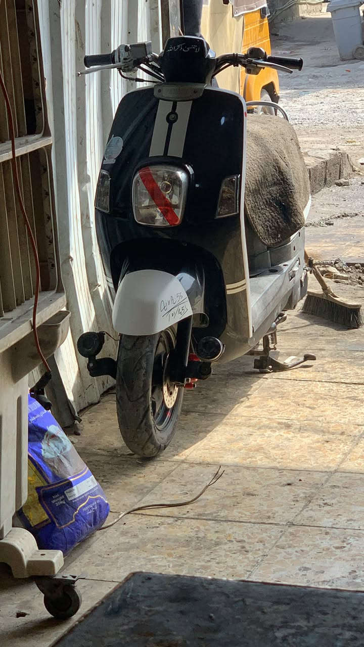 سلام عليكم بوليس كفاله عامه كلشي بيها بلاد مكينه ما مفتوحه دراجه متروكه صاله 8 اشهر بارحه شغلتها طلعت دخانه بيضه شوي كالو دهن وصخ المهم سعرها 525 قفللل مكاني مدينه اوراقها كامله منزلها 1:100 ***********
